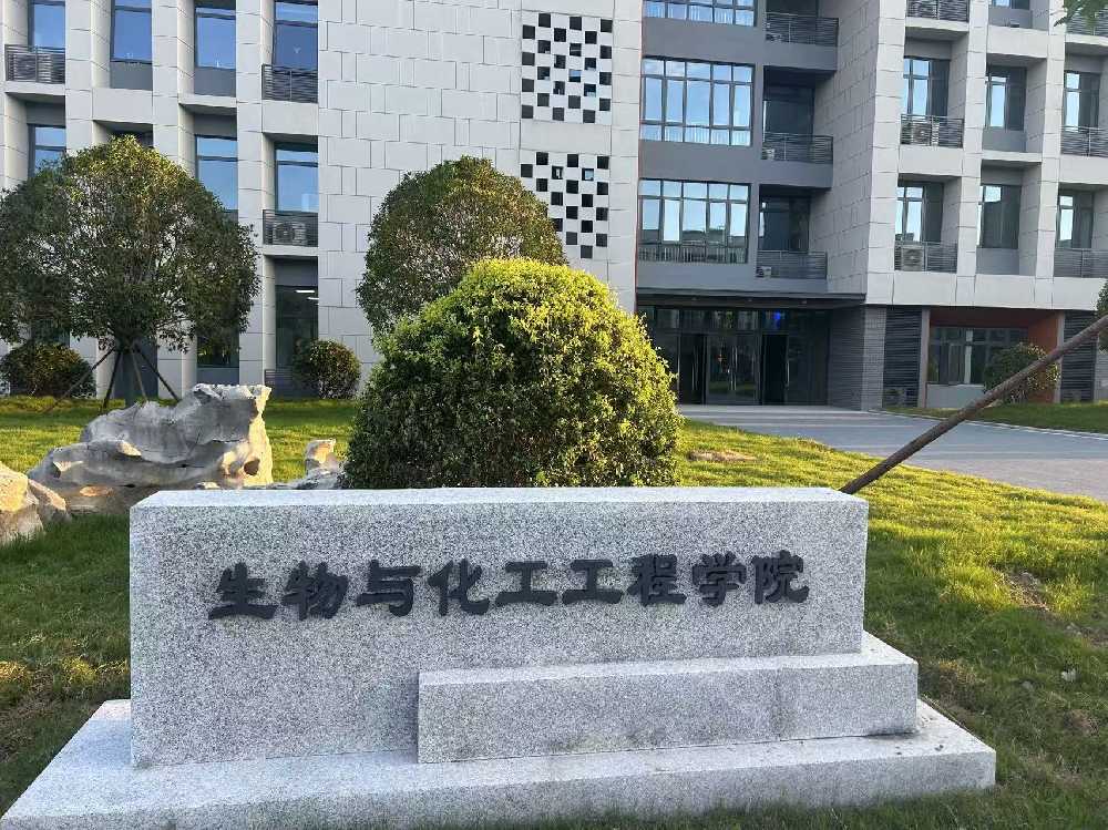 咸宁市扬州职业大学体育场高杆灯项目